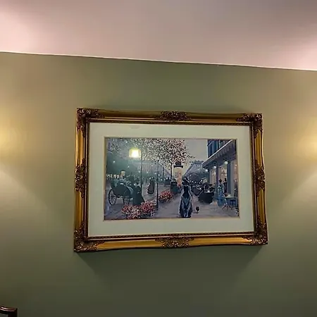 Unicorn Hotel *